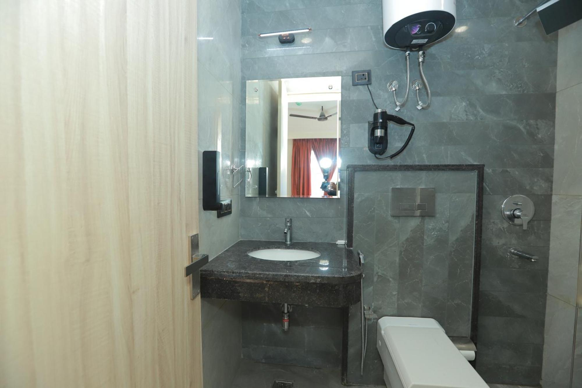 Zed Hotel - Delhi International Airport New Delhi Buitenkant foto